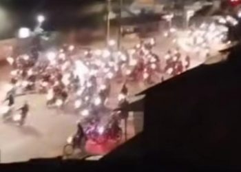 Jovens fazem ”rolezinho” em Camaragibe