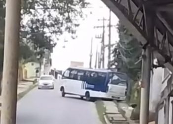 Micro-ônibus perde o controle no mesmo lugar em que 34 pessoas foram atropeladas, em Jaboatão