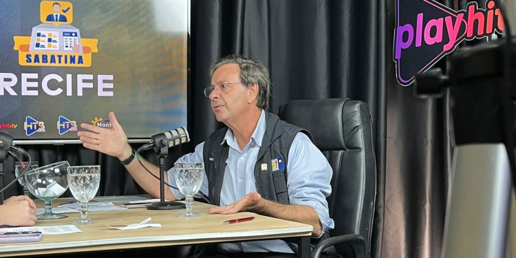 Gilson Machado detalha propostas e critica administração atual em sabatina da Hits FM e Play Hits TV”