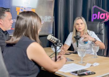 Clarissa Tércio detalha plano de governo em entrevista na rádio Hits FM e Play Hits TV