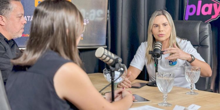 Clarissa Tércio detalha plano de governo em entrevista na rádio Hits FM e Play Hits TV