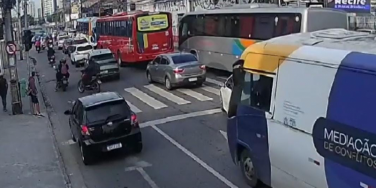 Túnel da Abolição é fechado devido à alagamento