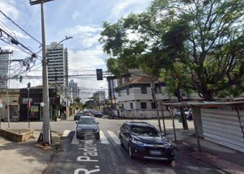 Obra de emergencial interdita rua no bairro da Madalena