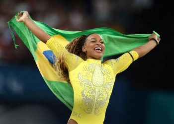 Rebeca Andrade leva outro na final do solo na ginástica