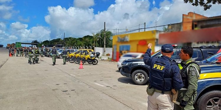 Dois foragidos da Justiça são presos em ônibus de torcedores no caminho para jogo na Arena de Pernambuco