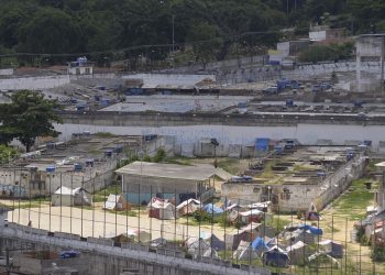 Vistoria no Complexo Penitenciário do Curado encontra mais regalias para presidiários