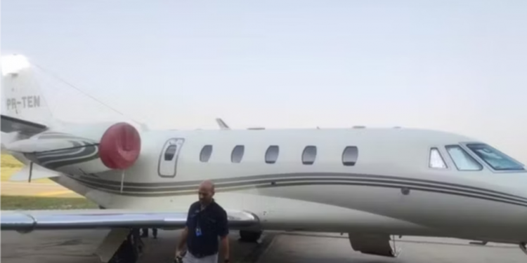 Após prender influenciadora digital Deolane Bezerra Polícia apreende avião de Gusttavo Lima