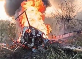 Duas pessoas morrem em queda de helicóptero em Caruaru
