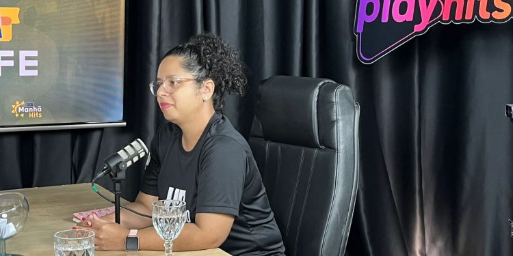 Candidata a prefeitura do Recife, Ludmilla Outtes, apresenta propostas na sabatina da rádio Hits Fm