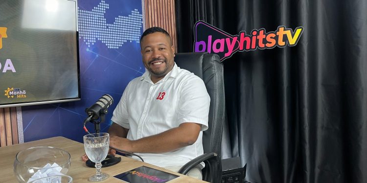 Vinicius Castello apresenta propostas de mobilidade em sabatina na Rádio Hits FM