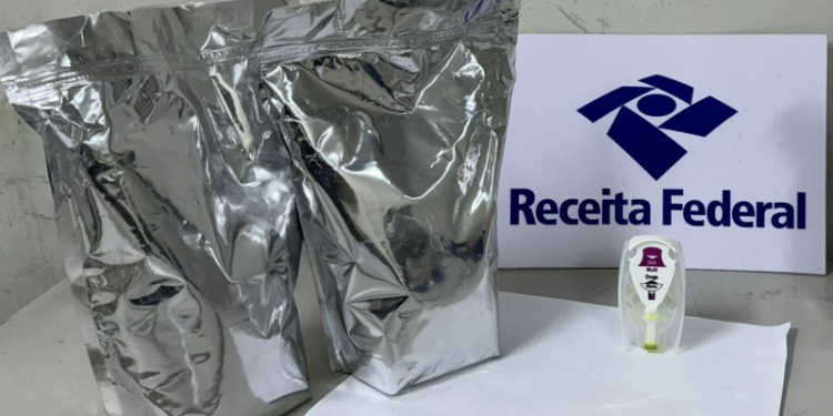 Receita Federal apreende 3kg de cocaína escondidos em encomenda dos Correios, no Recife