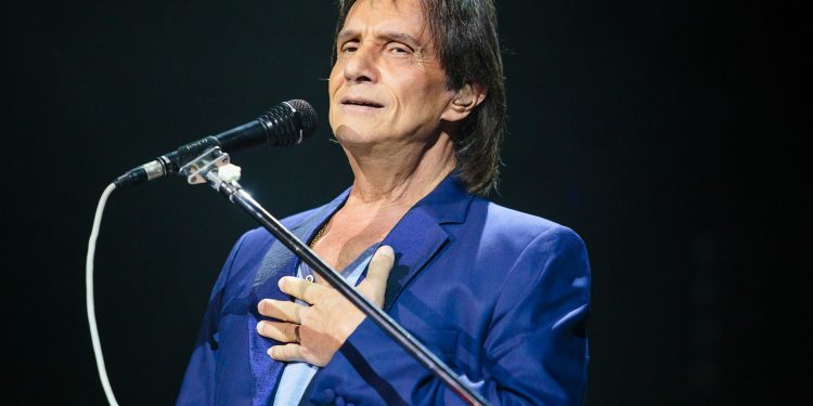 Roberto Carlos se apresentará no Réveillon do Recife de 2025