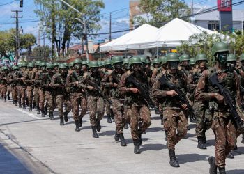 Quatro mil estudantes e 3 mil militares desfilaram no dia 7 de Setembro no Recife