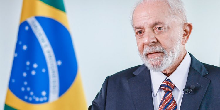 Presidente Lula dá entrada em hospital em Brasília após acidente doméstico