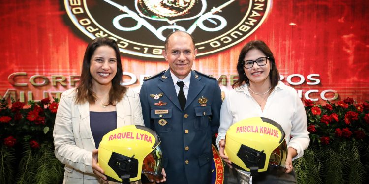 Celebrando maior investimento da história do Corpo de Bombeiros, governadora Raquel Lyra participa de cerimônia de entrega de condecoração da corporação