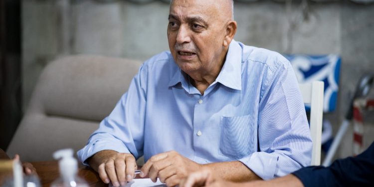 Exatta: Ramos lidera disputa pela Prefeitura de PaulistaTucano soma 69,19% das intenções de votos válidos, contra 30,81% de Júnior Matuto