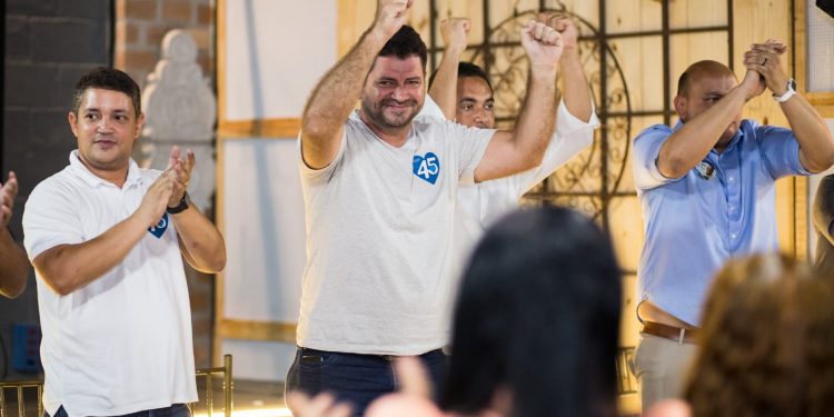 Vice de Ramos reúne base aliada com a presença de Padilha