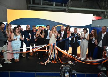 Público lota o pavilhão do Pernambuco Centro de Convenções na abertura da 6ª HFN