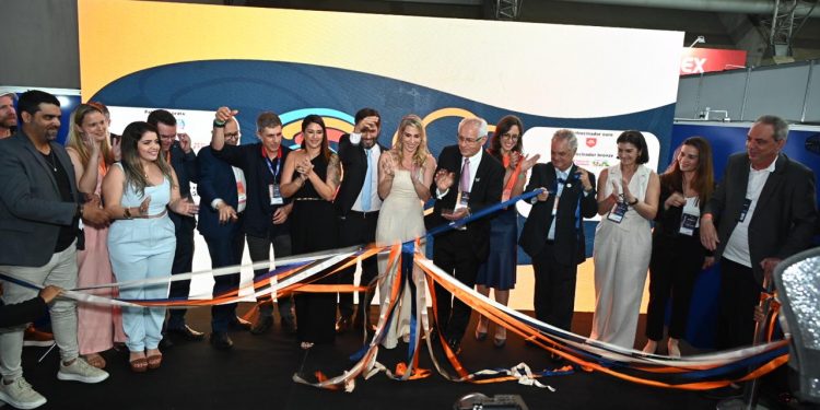 Público lota o pavilhão do Pernambuco Centro de Convenções na abertura da 6ª HFN