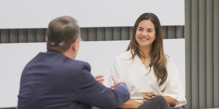 Mirella destaca empreendedorismo local e apresenta propostas para fortalecer a economia de Olinda