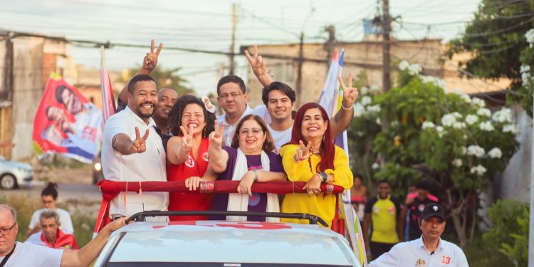 Vinicius Castello faz mini carreata com ministra das Mulheres