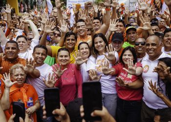 Professora Elcione (PSDB)  comemora vitória no segundo turno em Paulista e Olinda