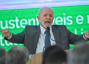 Lula sanciona projeto que cria ‘combustível do futuro’