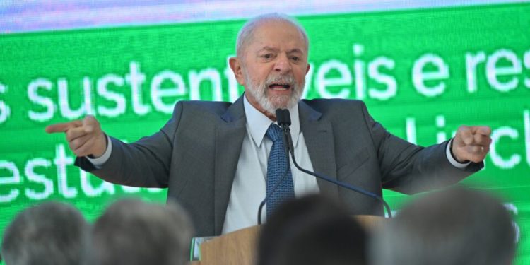 Lula sanciona projeto que cria ‘combustível do futuro’