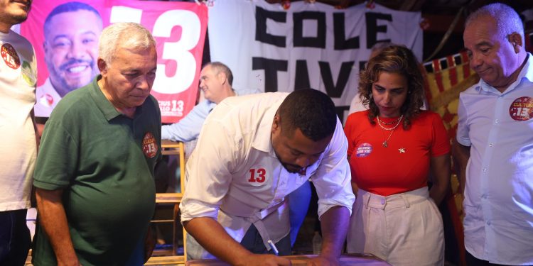 Vinicius Castello assina carta compromisso para proteção do frevo