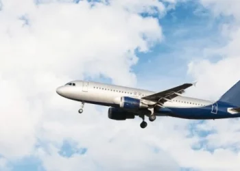 Avião que seguia para Guarulhos tem problema durante voo e volta ao Aeroporto do Recife