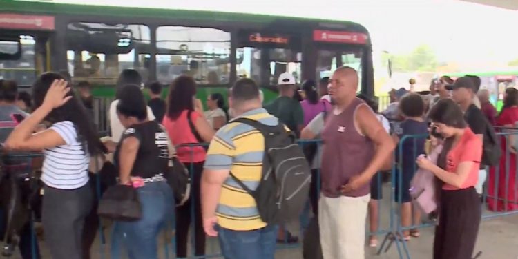 São Lourenço da Mata e Camaragibe amanhecem sem ônibus