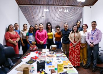 Professora Elcione assina Lei municipal que reforça educação antirracista nas escolas de Igarassu