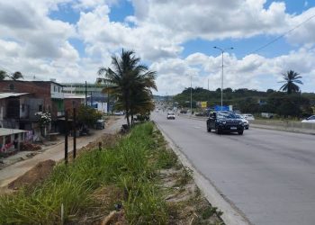 Uma das faixas da BR-232 é interditada para implantação de ciclovia