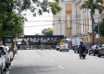 Homem morre eletrocutado em estrutura para show de Natal no Recife