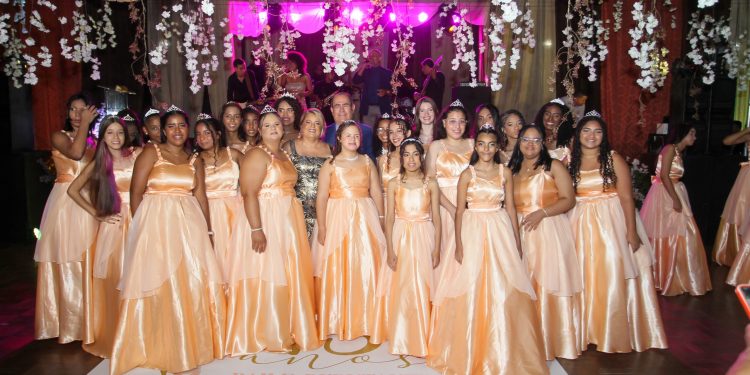 II Baile de Debutantes Solidário encanta e emociona em Jaboatão