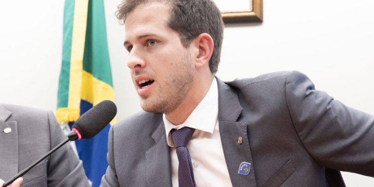 Comissão de Educação da Câmara aprova nacionalização do Embarque Digital