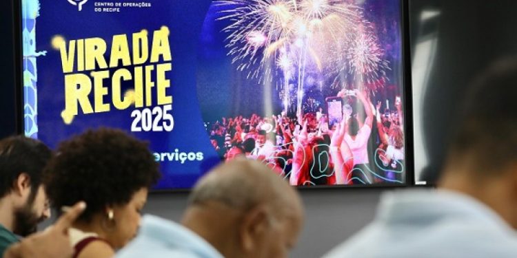 Réveillon do Recife terá praça de alimentação, ônibus expresso, transporte para show de Roberto Carlos