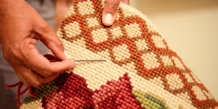 Feira de artesanato têxtil reúne mulheres artesãs de Pernambuco.