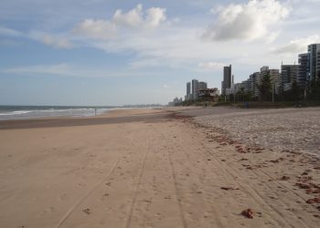 Jovem é morto com vários tiros na praia do Pina