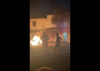 Uma pessoa morreu outras ficam feridas após casal de vizinhos atearem fogo em residência