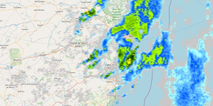 Chuva entre Recife e Olinda bate recorde histórico
