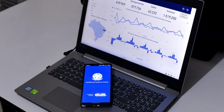 Com 62,2 mil novos postos de trabalho, Pernambuco fecha 2024 como segundo maior gerador de empregos do Nordeste