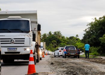 PE na Estrada: governadora Raquel Lyra vistoria obras em rodovias que vão melhorar acesso a praias do Litoral Sul