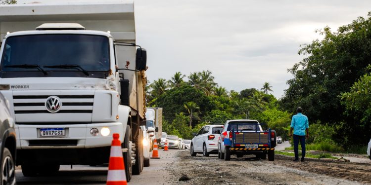 PE na Estrada: governadora Raquel Lyra vistoria obras em rodovias que vão melhorar acesso a praias do Litoral Sul