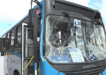 Acidente entre dois ônibus deixa 15 feridos no Recife, na zona Norte