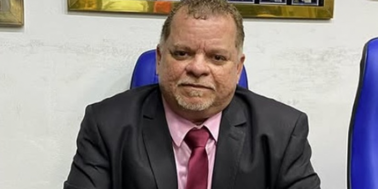 Vereador de Itamaracá é baleado com dois tiros ao chegar em casa de uma festa