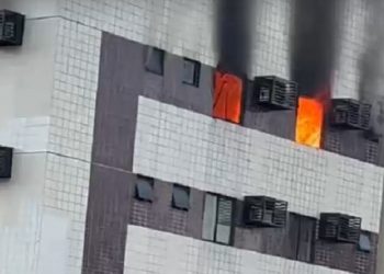 Incêndio atinge 15º andar de prédio no bairro do Espinheiro