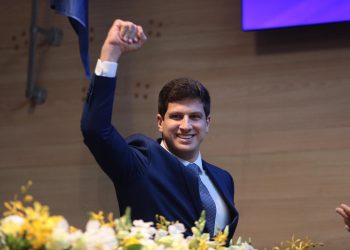 João Campos toma posse para segundo mandato como prefeito do Recife