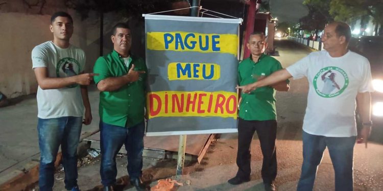 Rodoviários fazem greve e nove garagens do Grande Recife amanheceram paralisadas