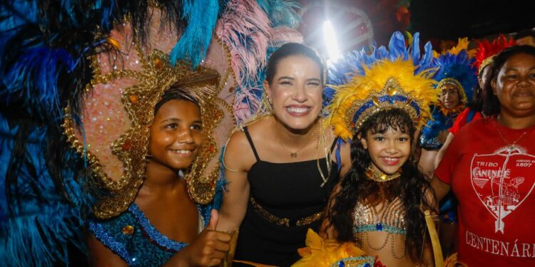 Carnaval: Governadora Raquel Lyra acompanha folia em todas as regiões do Estado